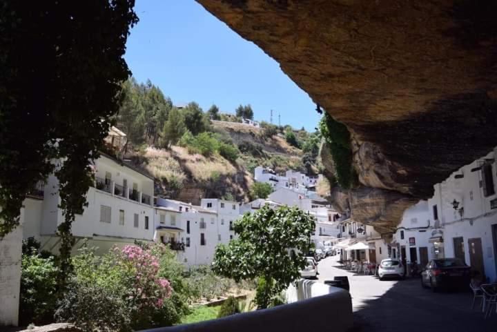 Апартаменты La Casa Del Rio Setenil De Las Bodegas Экстерьер фото